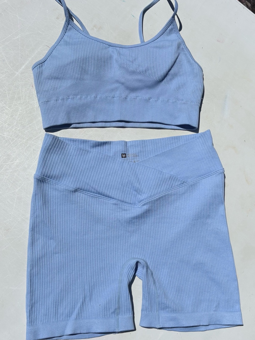 Women’s 2 piece workout set sports bra and crossover shorts Medium